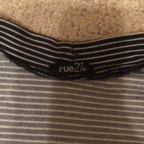 Black and white stripped long sleeve - Picture 3 of 4